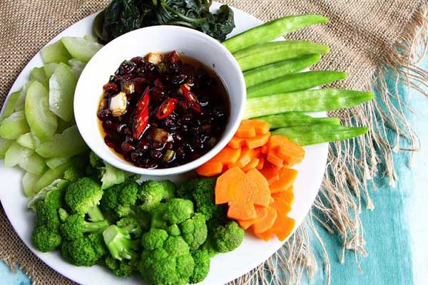 rau luộc chấm mắm - món ăn dân dã của người Việt 