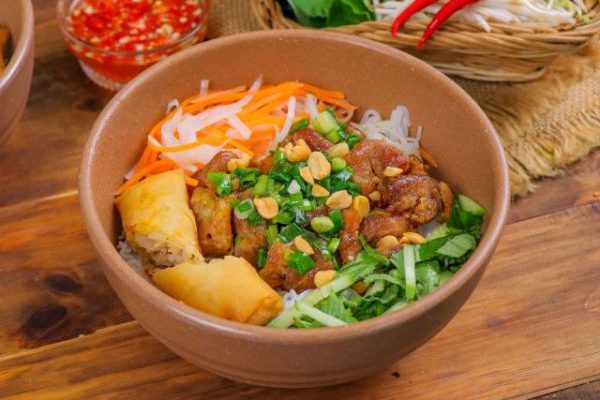Khám Phá Hương Vị Đặc Trưng: Bún Thịt Nướng Kèm Nước Mắm Việt Nam